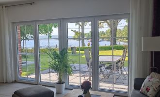 Blick auf die Terrasse und den See, Foto: H. Herrmann, Lizenz: H. Herrmann